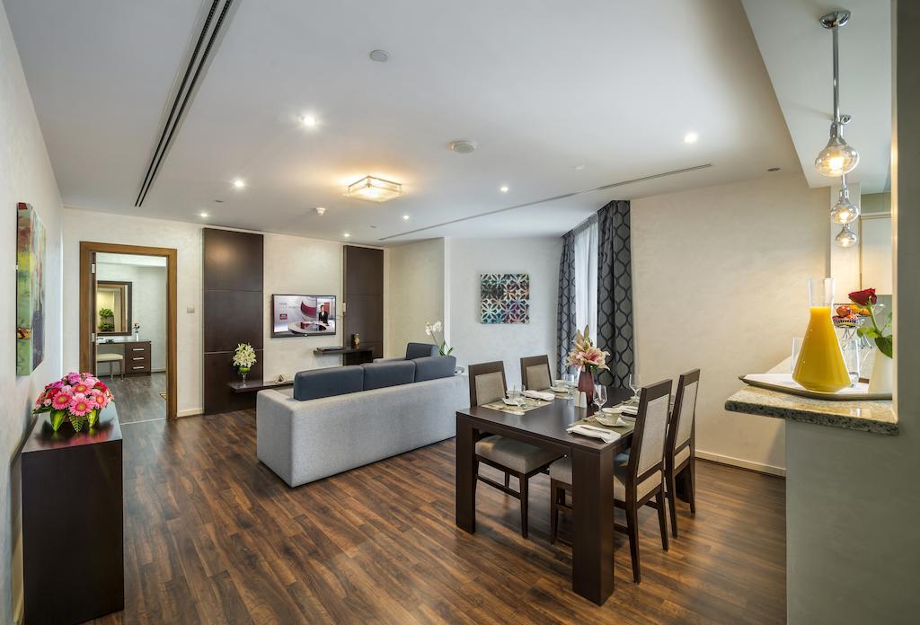 Deluxe Three-Bedroom Apartment